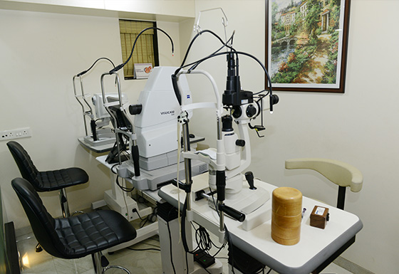 Eye treatment machine